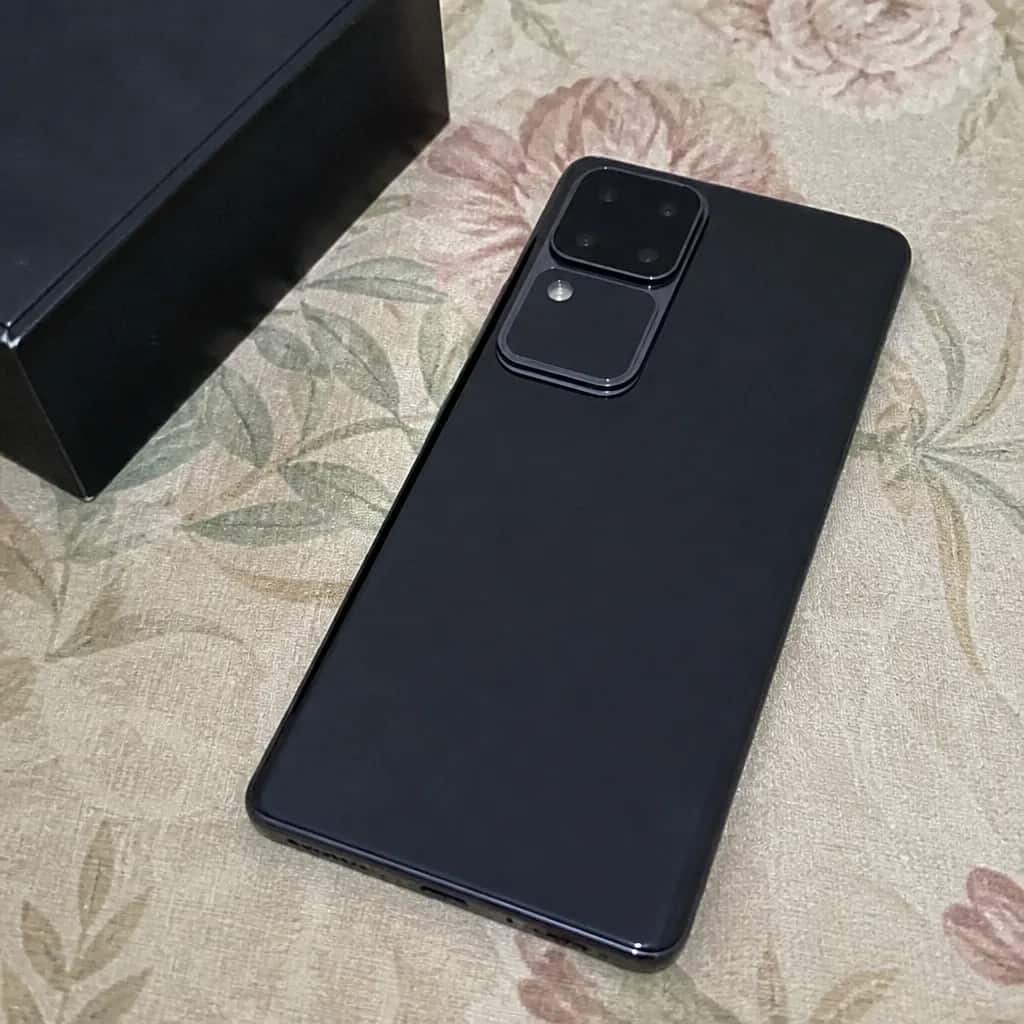 فيفو V30 256 جيجا استعمال خفيف