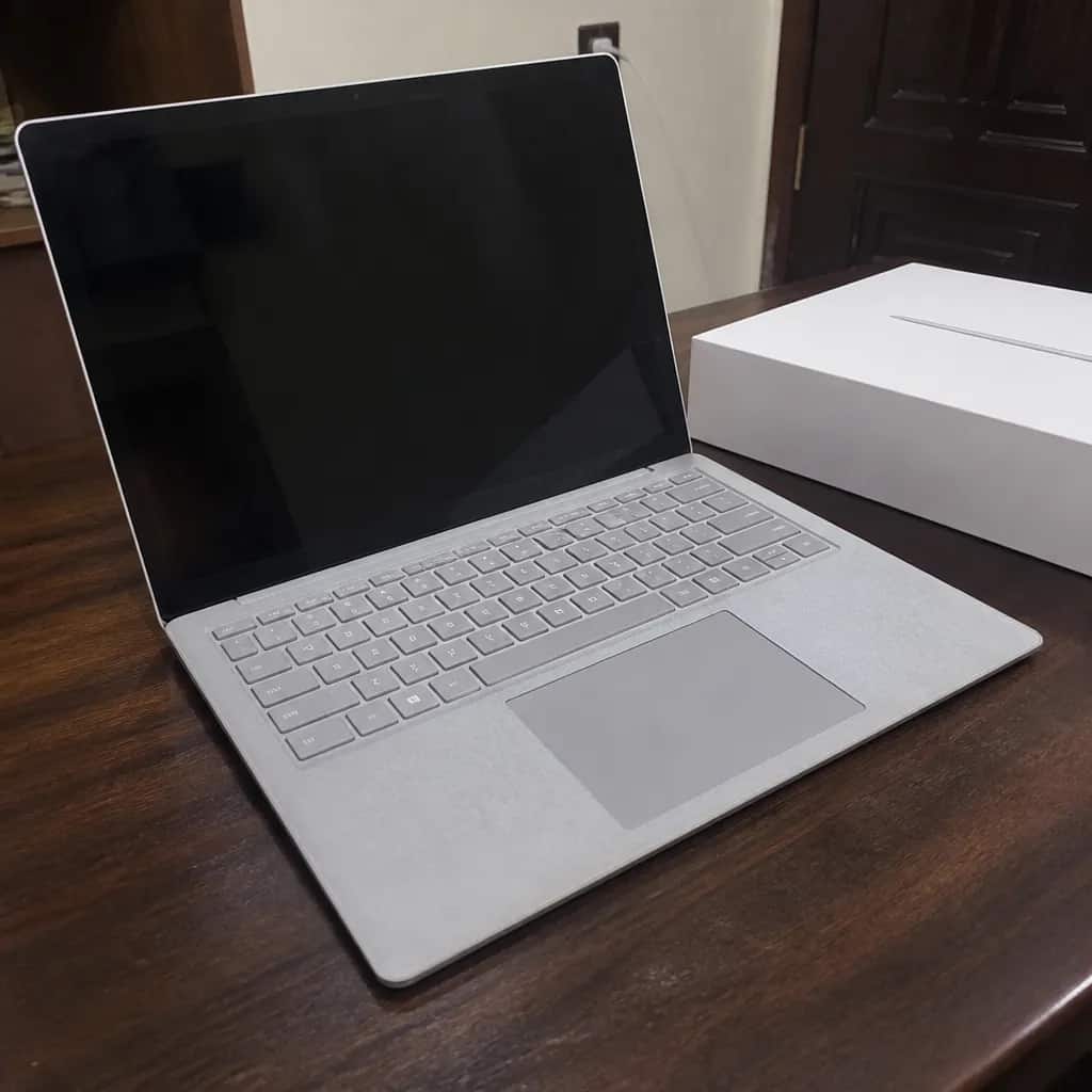 Surface Laptop 4 مستعمل بحالة ممتازة