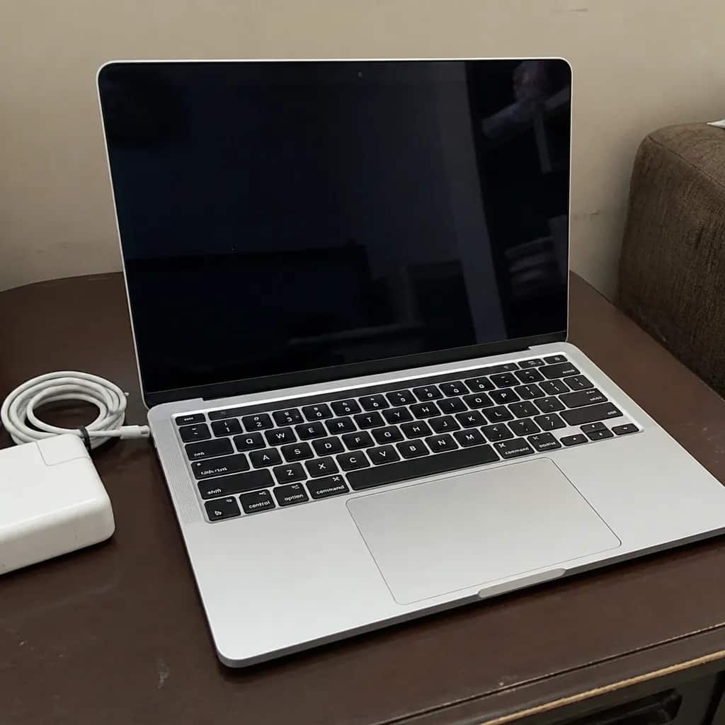 MacBook Pro M1 نظيف جداً