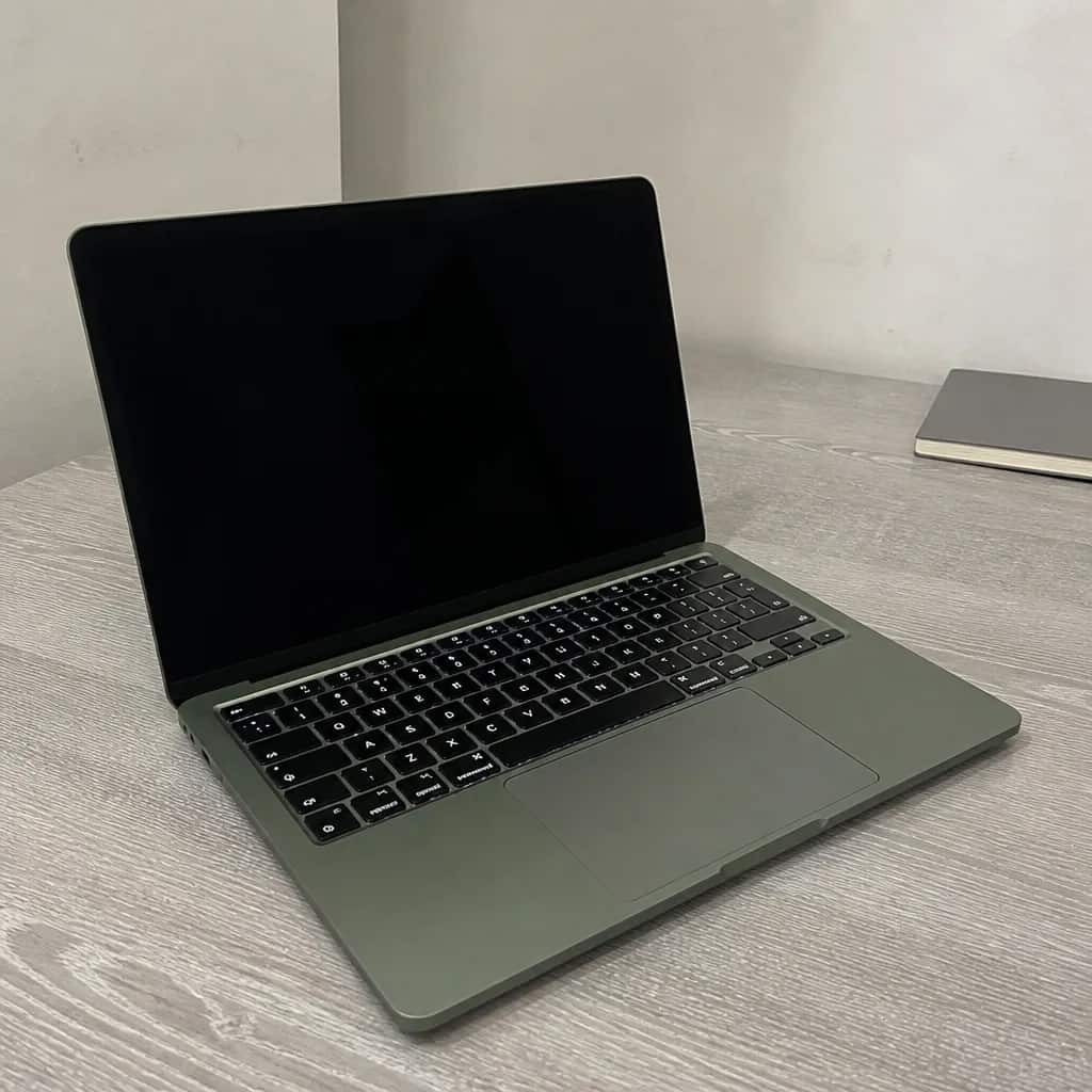 MacBook Pro M1 نظيف جداً