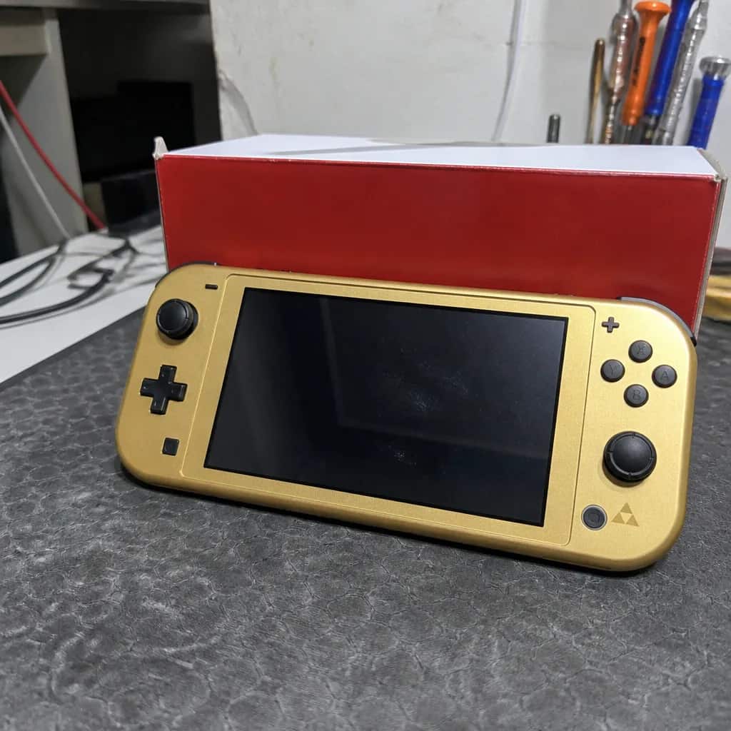 Nintendo Switch Lite مستعمل بحالة ممتازة