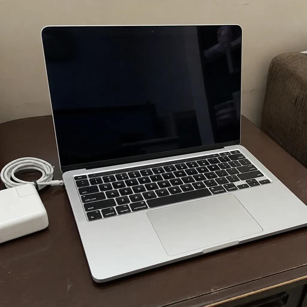 MacBook Pro M1 نظيف جداً
