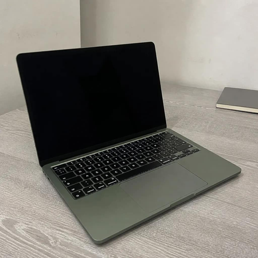 MacBook Pro M1 نظيف جداً