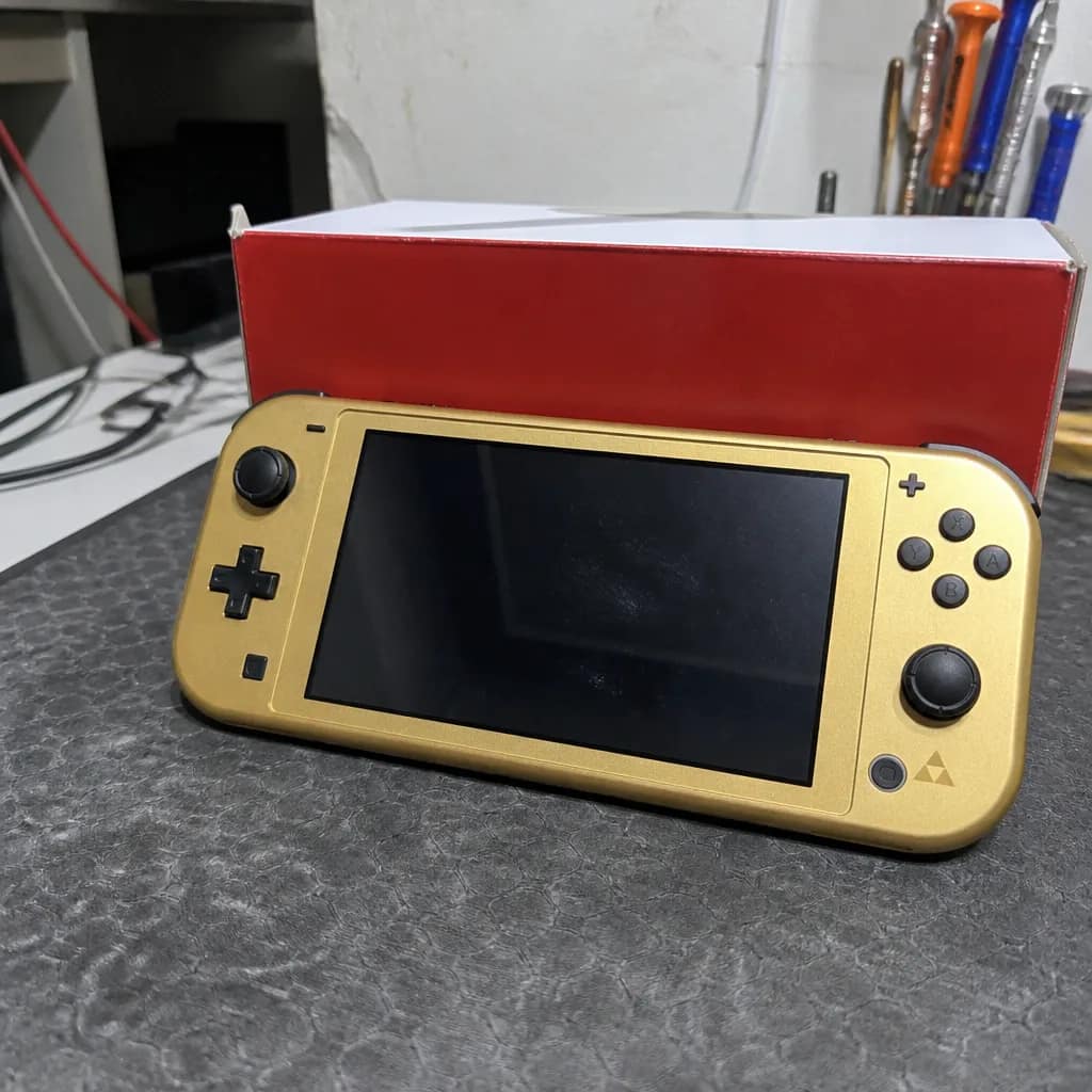 Nintendo Switch Lite مستعمل بحالة ممتازة