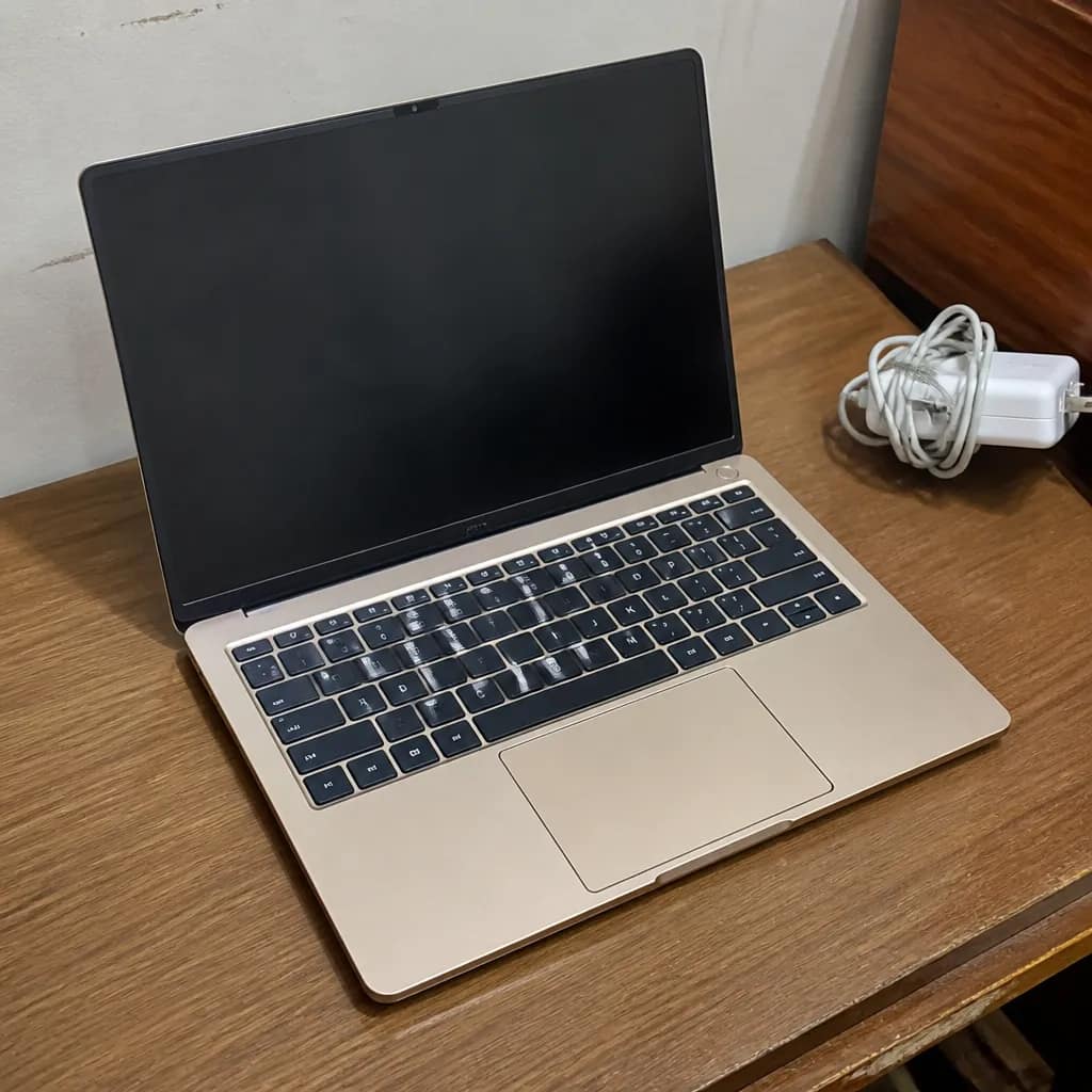 Huawei MateBook 14 نظيف جداً