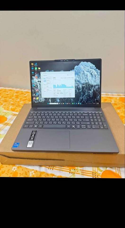 Lenovo IdeaPad Slim 3 15IRH10